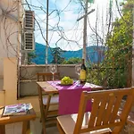 Eden Apartman *
