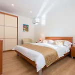 Eden Apartman *