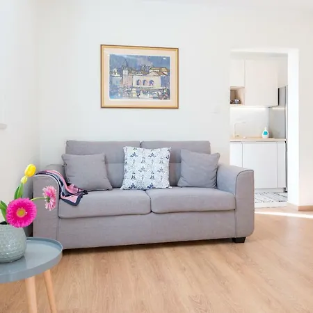 Eden Apartment *
